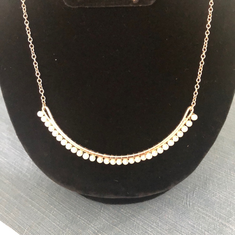 Beautiful Ann Taylor Faux Pearl Necklace - Picture 5 of 7